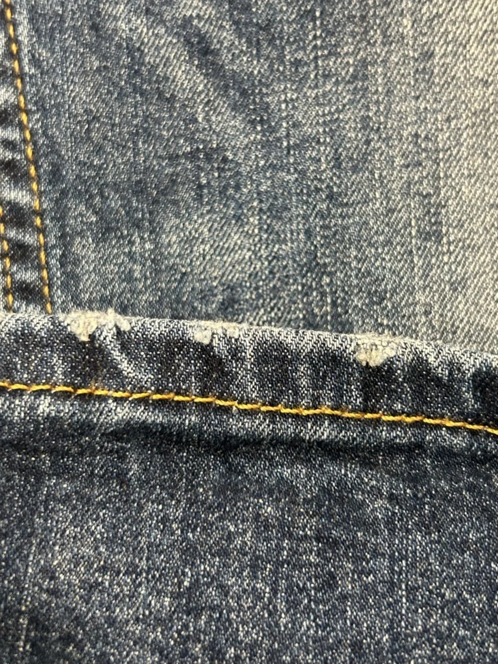 Levi's 559 Men's Whiskered Stretch Blue Straight Relaxed‎ Jeans 44x32 Distressed